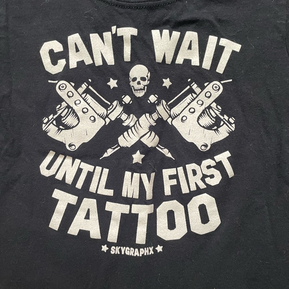 Little boys XS tattoo Skygraphx T-shirt